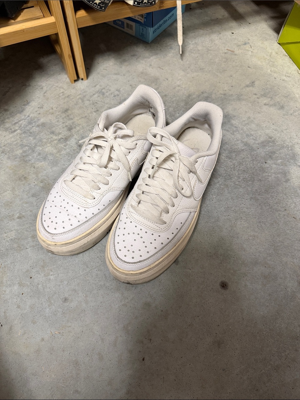 Women's Classic White Low-Top Sneakers